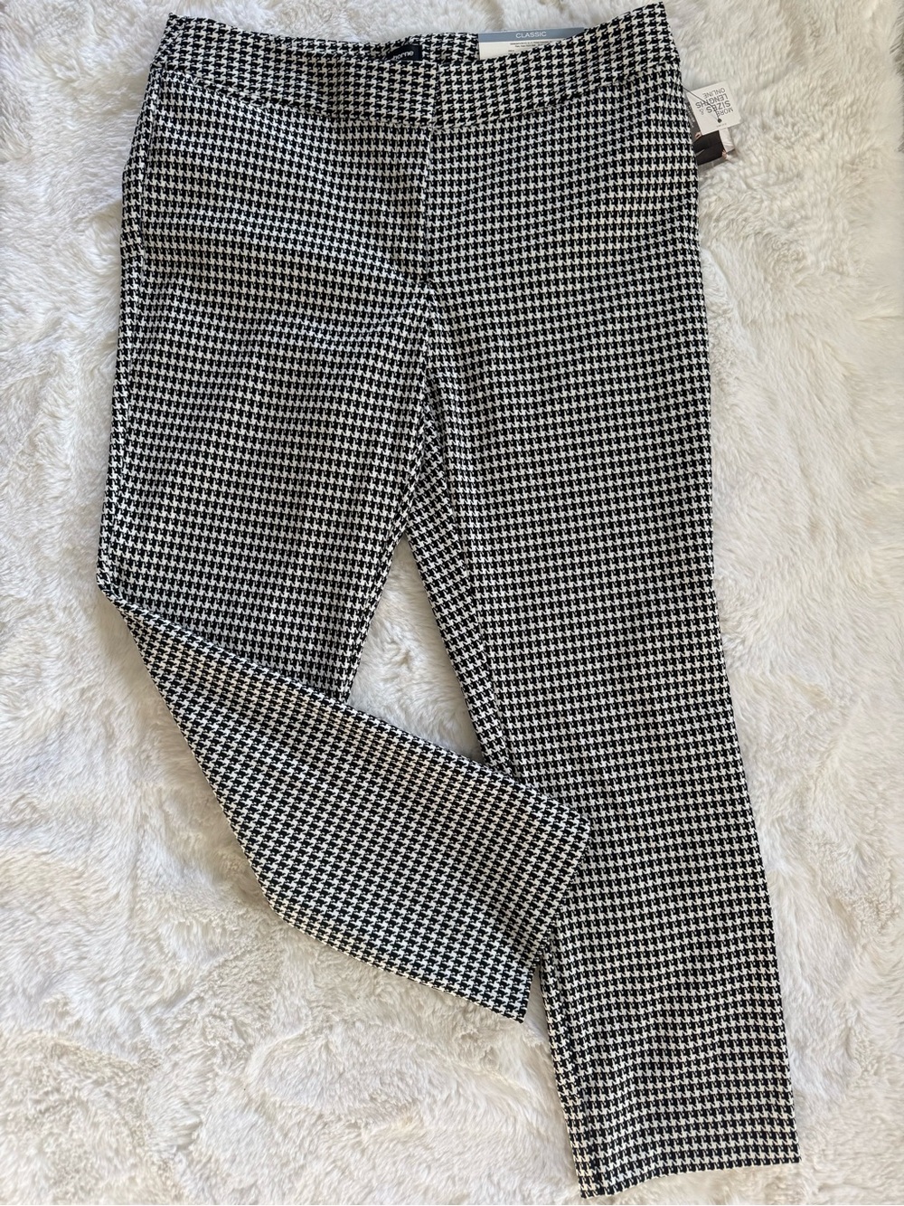 NWT Liz Claiborne Black & White Houndstooth Ankle Ponte Pants